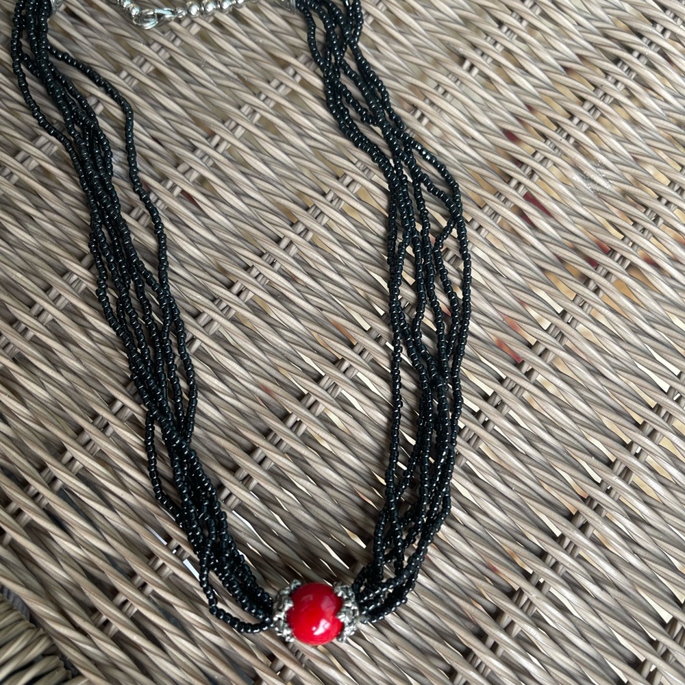 Red and black seed bead necklace used - Picture 3 of 4